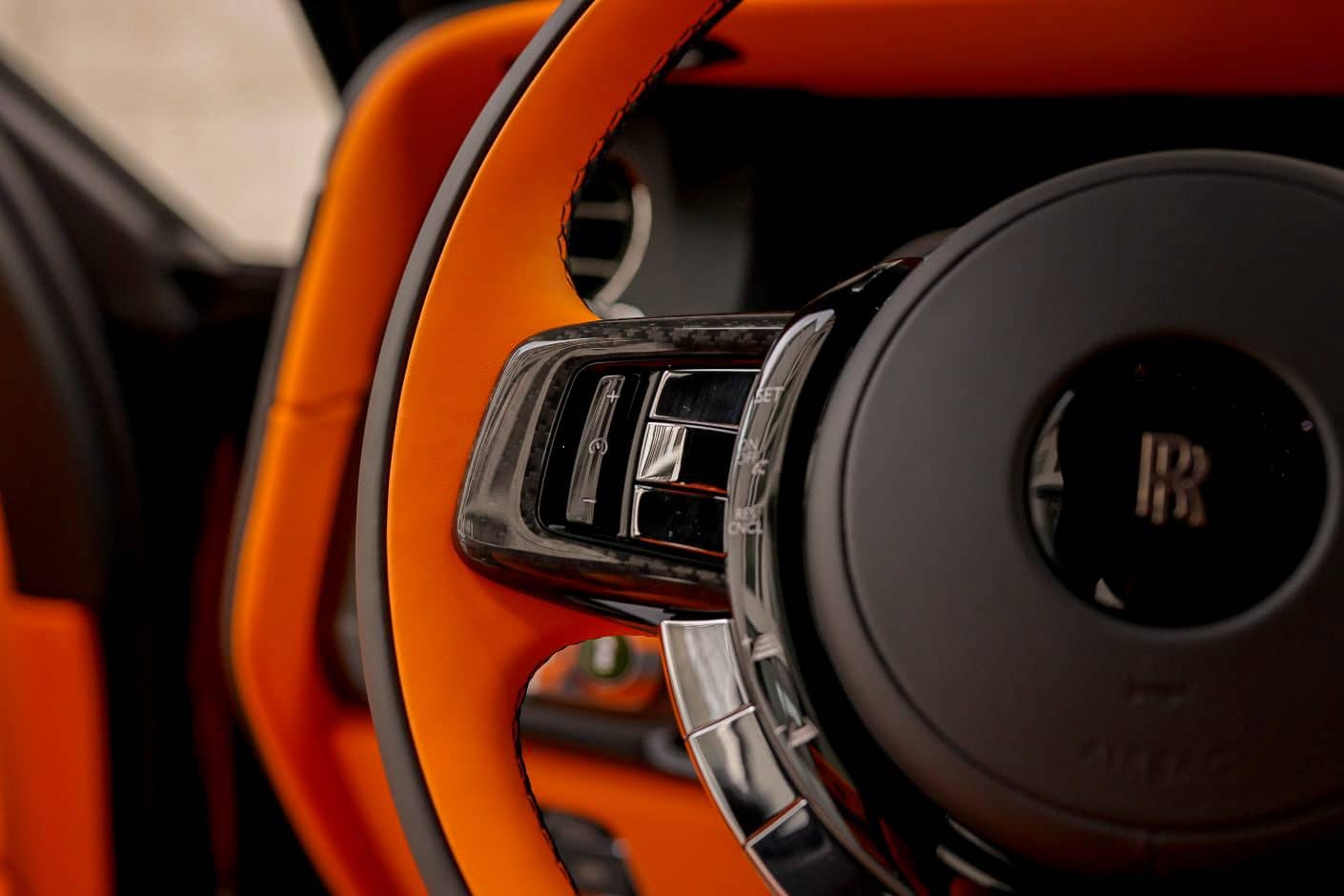 Rolls-Royce Cullinan rental Portugal - gallery image 9