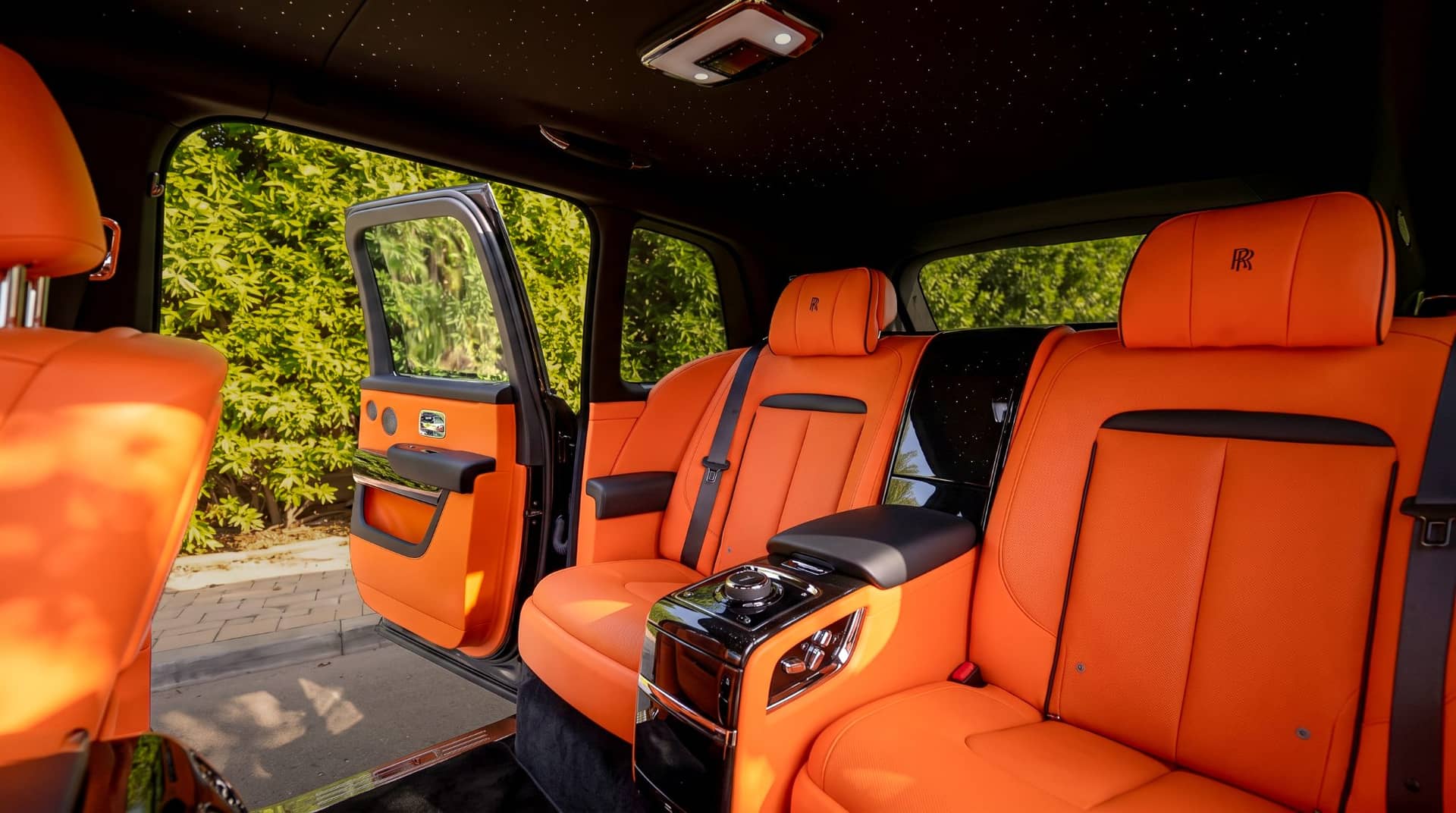 Rolls-Royce Cullinan rental Portugal - gallery image 11