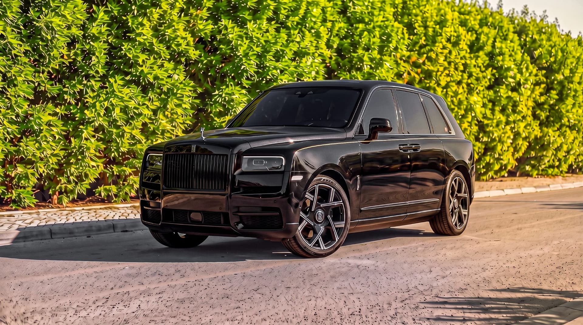 Rolls-Royce Cullinan - luxury car rental Algarve Lisbon Portugal