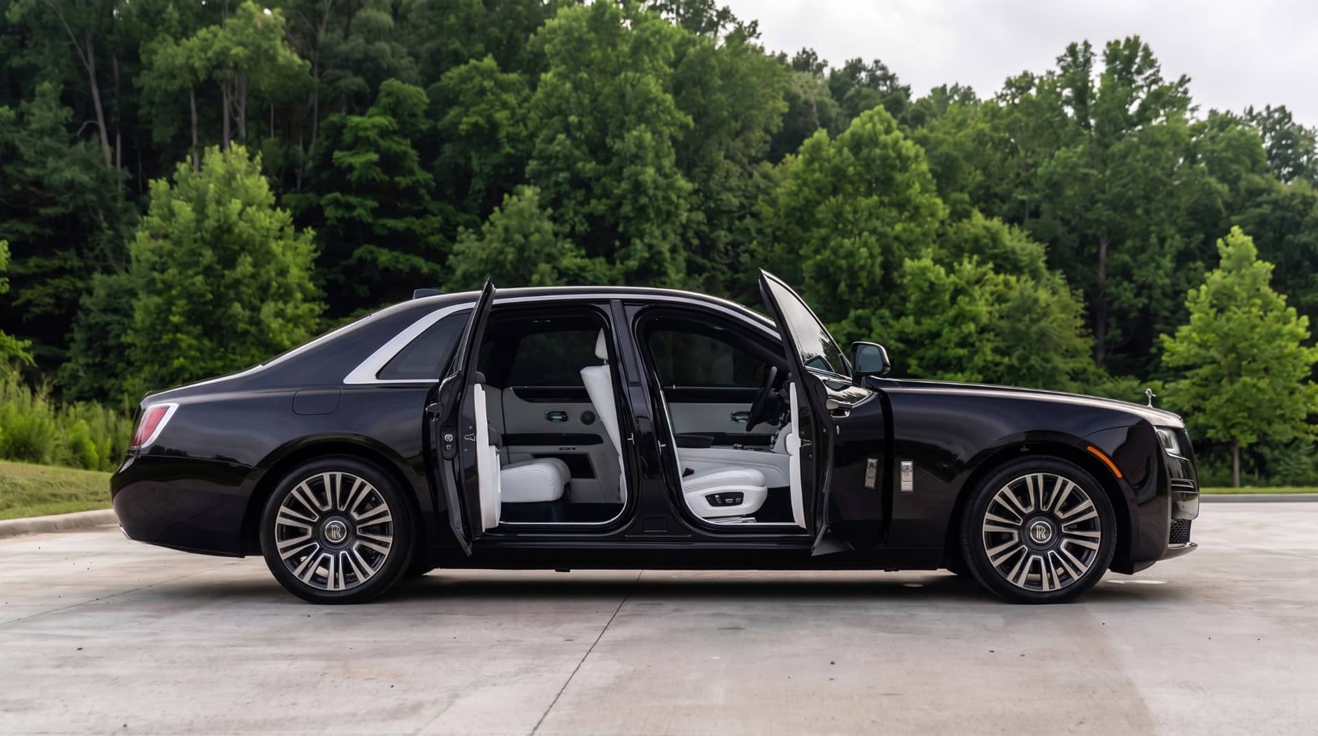 Rolls-Royce Ghost rental Portugal - gallery image 3