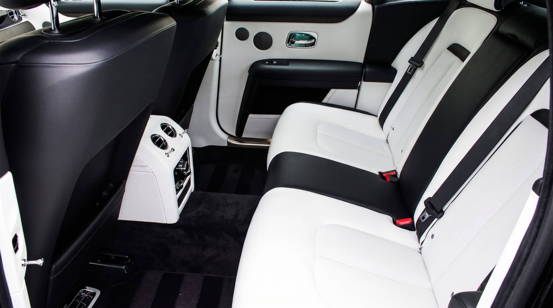 Rolls-Royce Ghost rental Portugal - gallery image 7