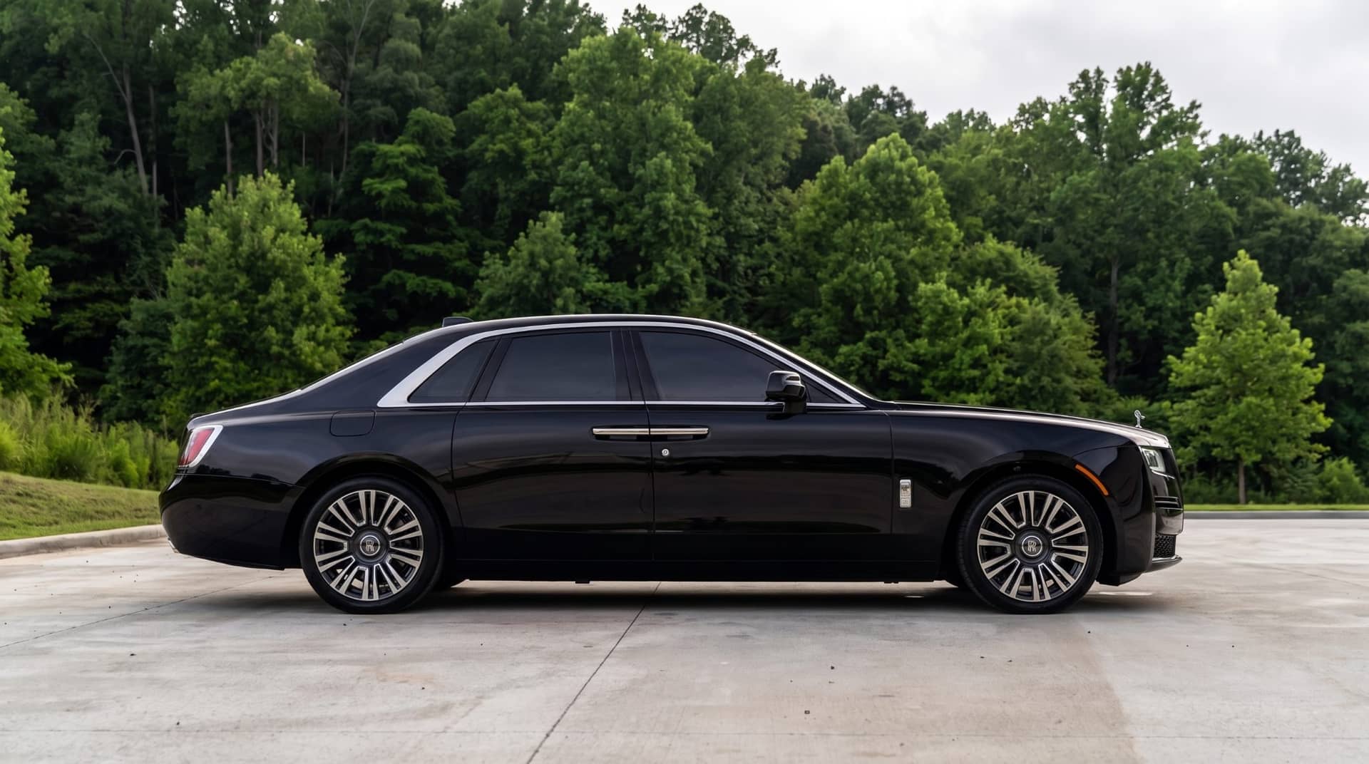 Rolls-Royce Ghost rental Portugal - gallery image 11