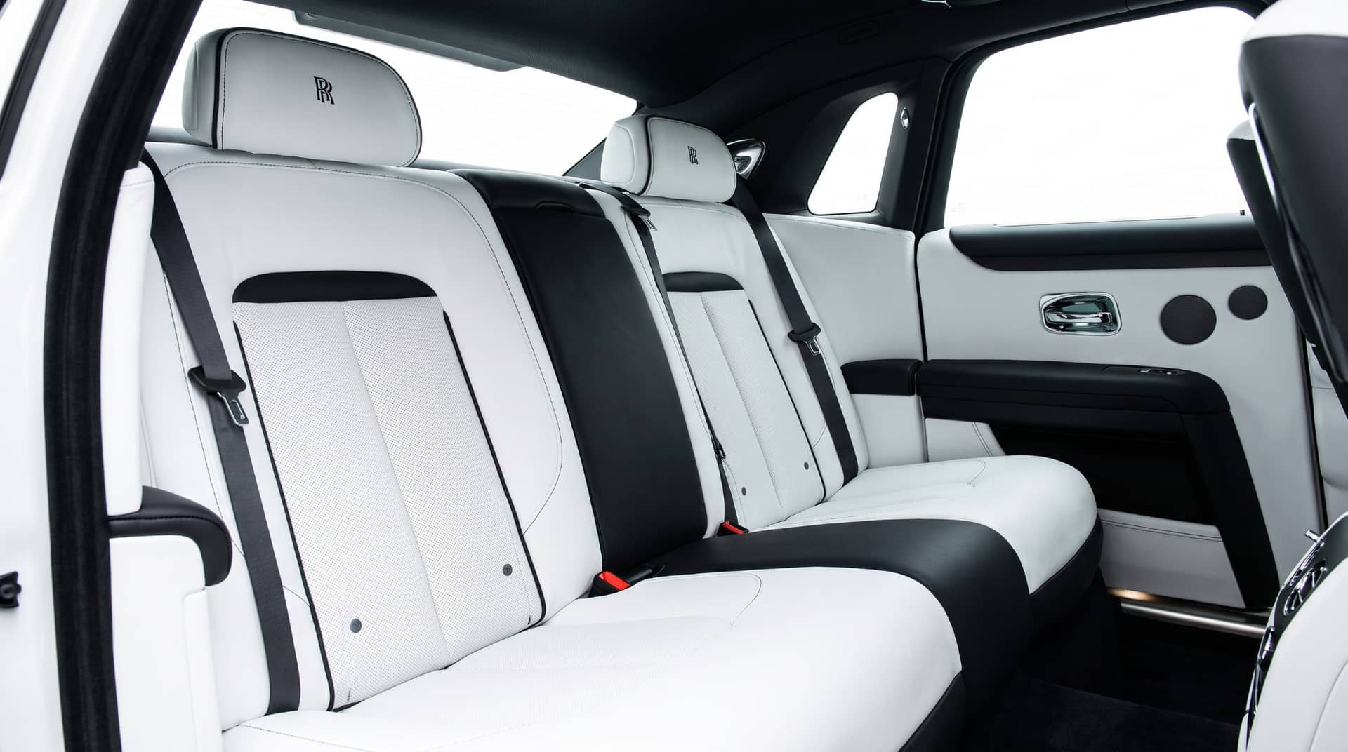 Rolls-Royce Ghost rental Portugal - gallery image 12