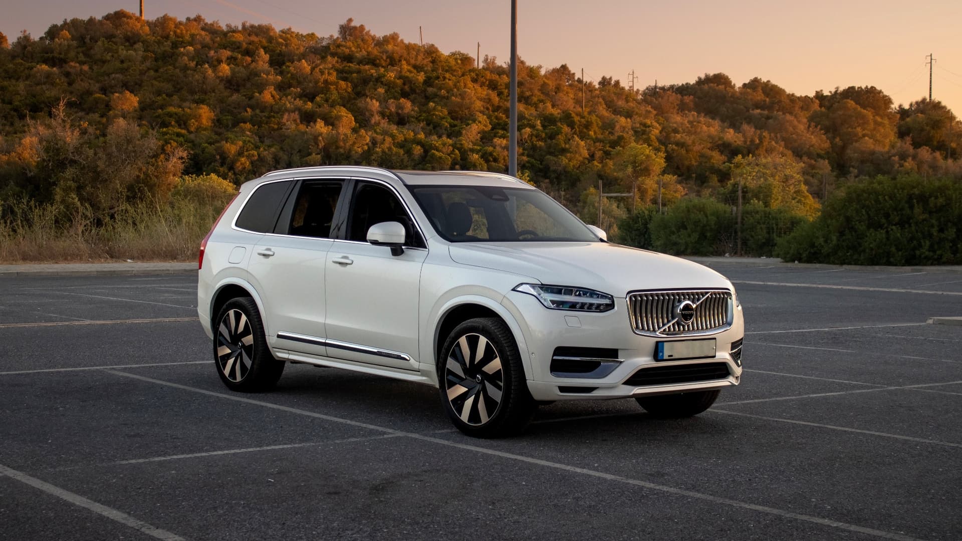 2024 Volvo XC90 - luxury car rental Algarve Lisbon Portugal