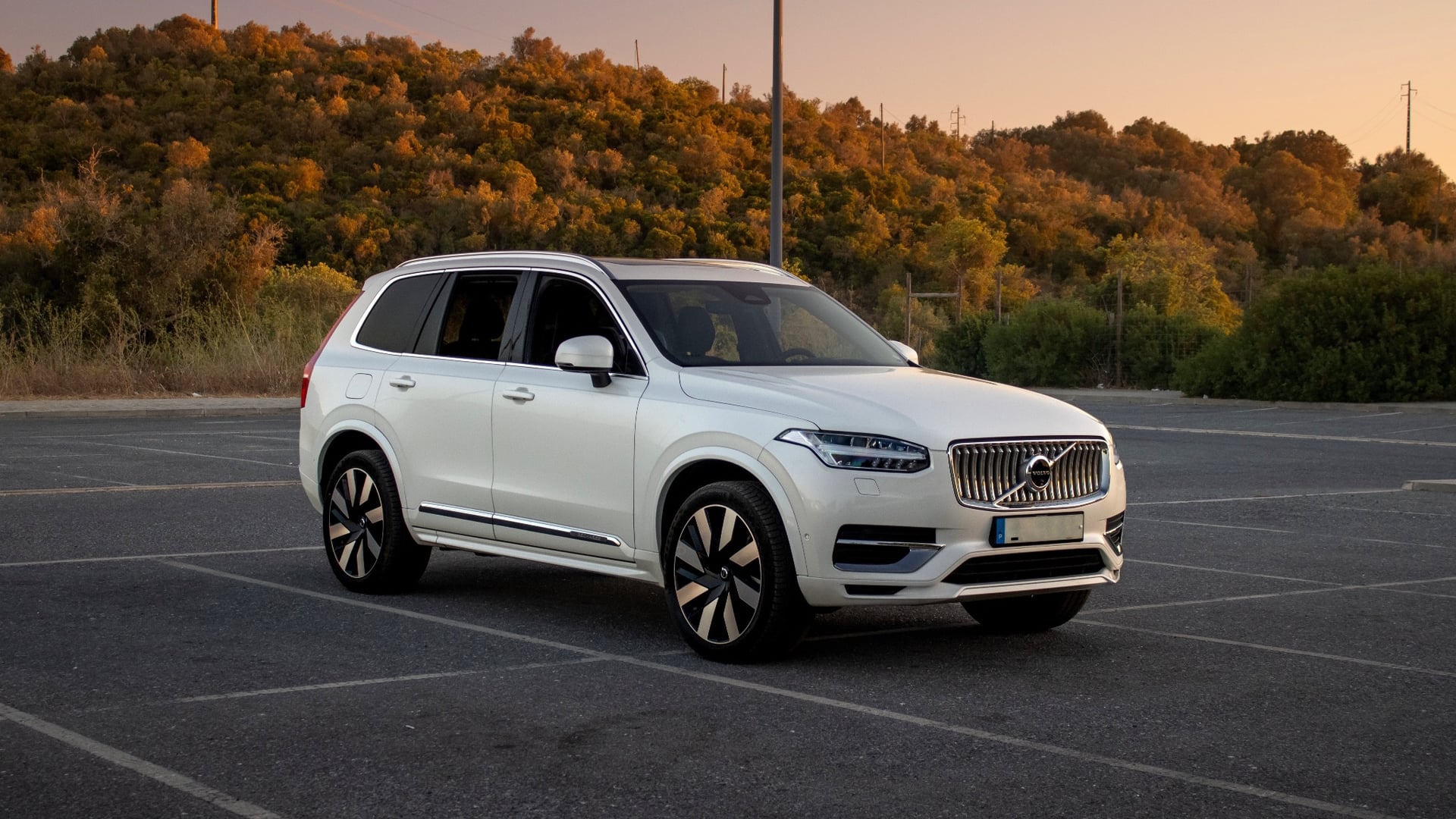 Volvo XC90 (2024) for rent in Portugal - luxury car rental Algarve Lisbon