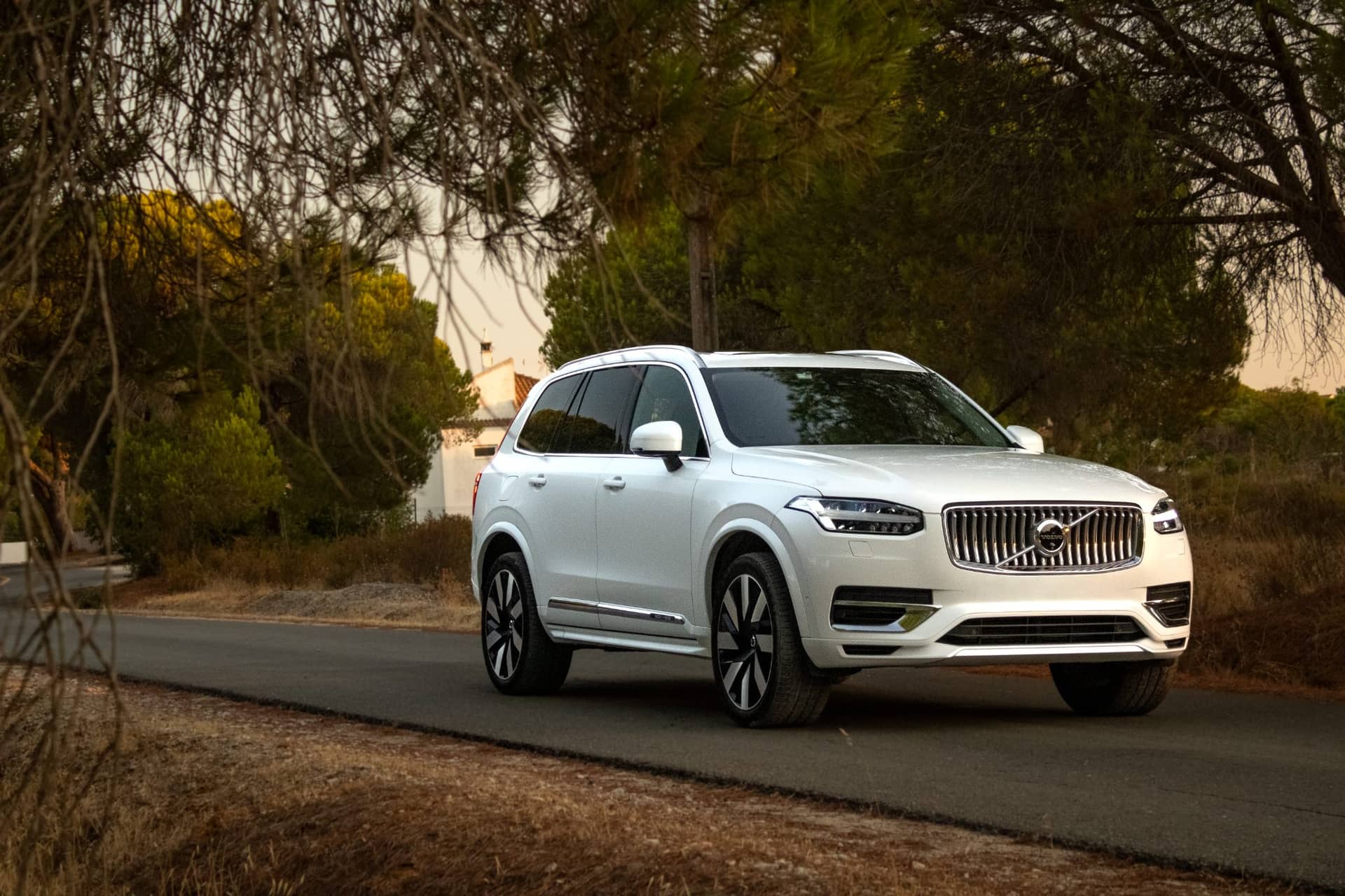 Volvo XC90 (2024) rental Portugal - gallery image 1