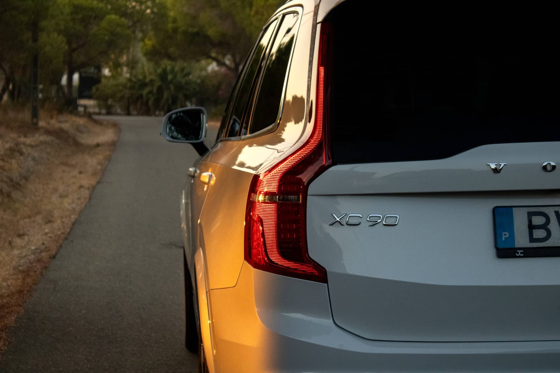 Volvo XC90 (2024) rental Portugal - gallery image 5