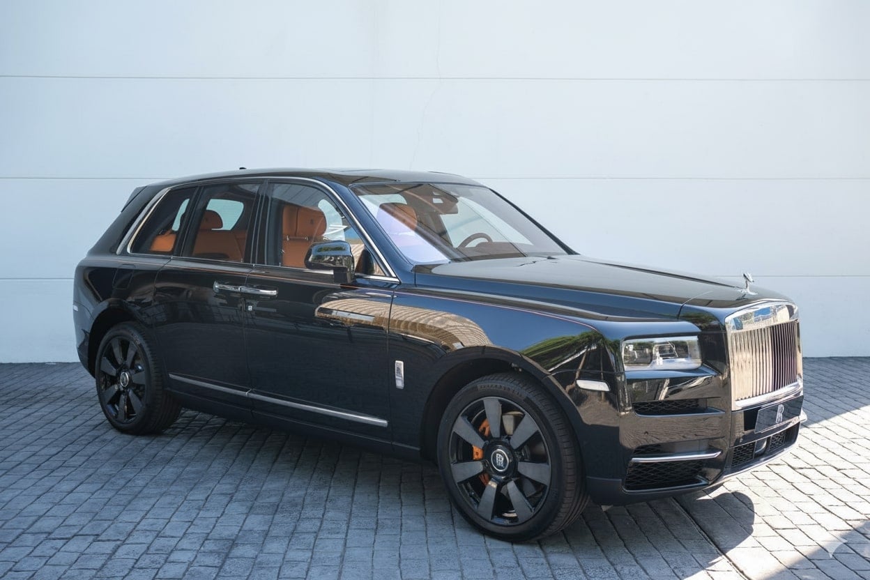 Rolls-Royce Cullinan for rent in Portugal - luxury car rental Algarve Lisbon
