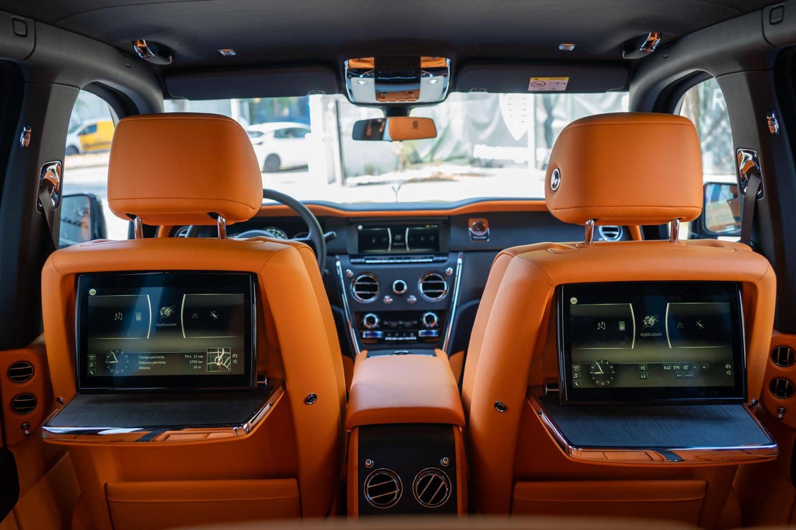 Rolls-Royce Cullinan rental Portugal - gallery image 3