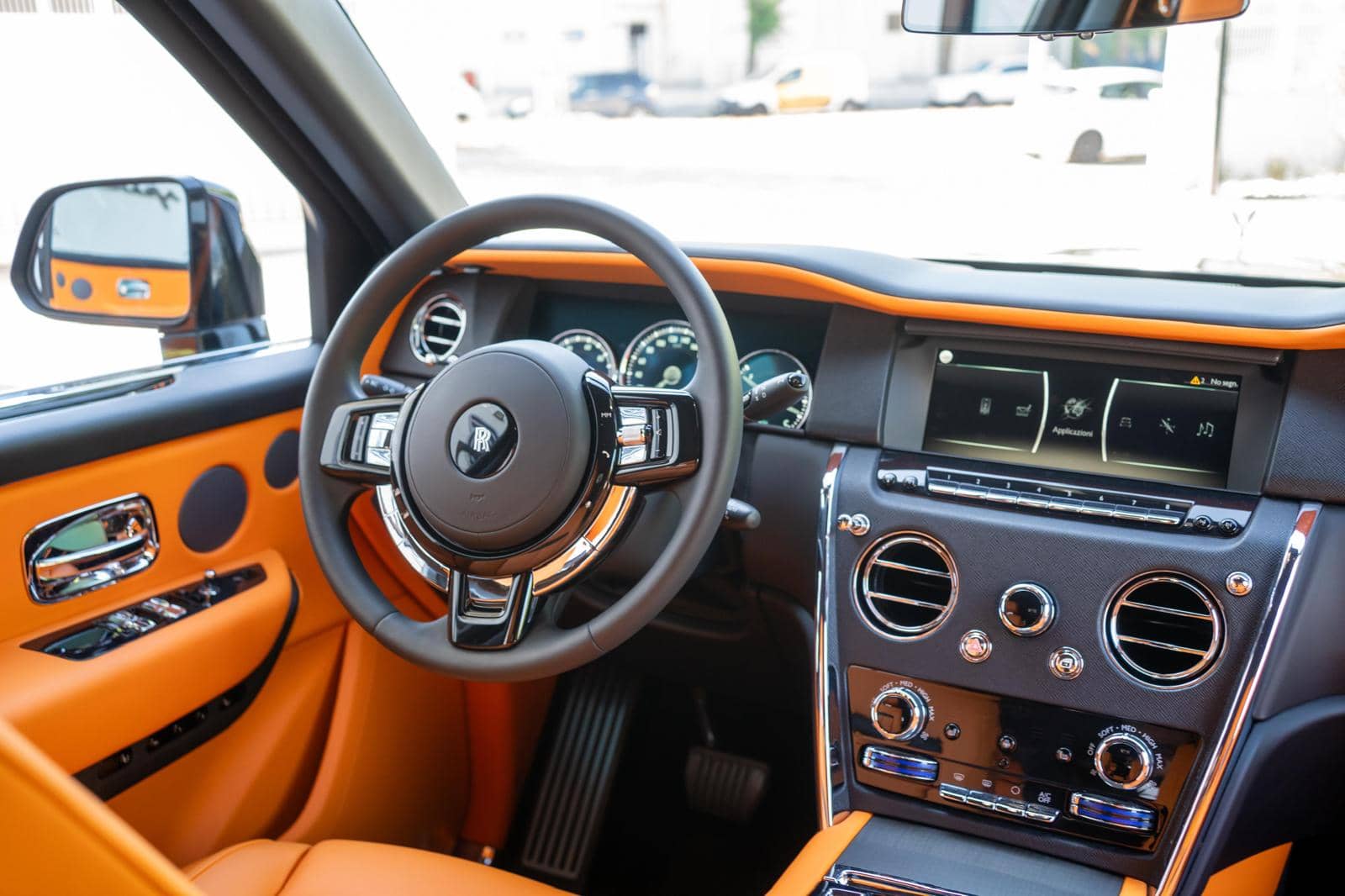 Rolls-Royce Cullinan rental Portugal - gallery image 5