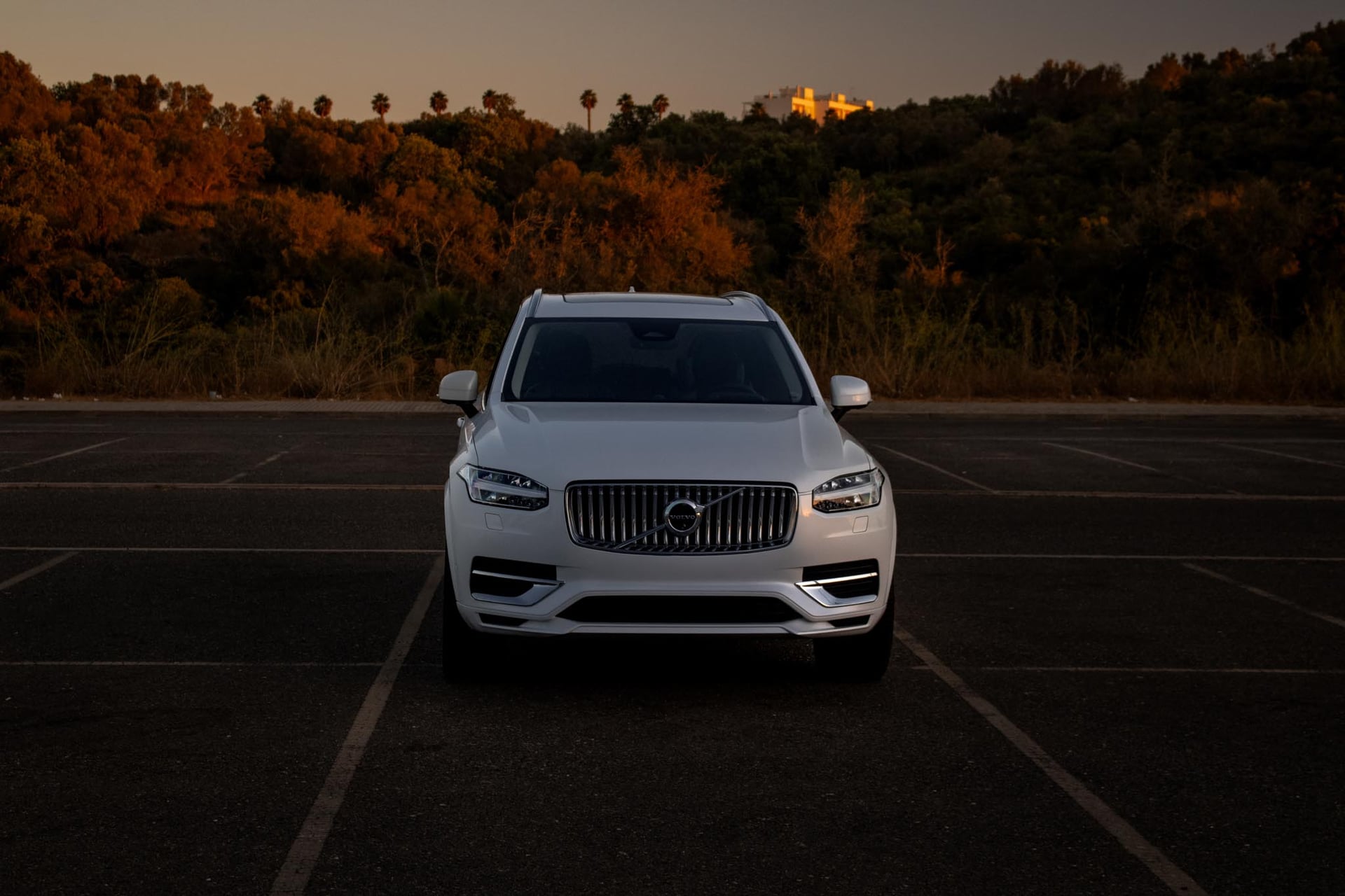 Volvo XC90 (2024) for rent in Portugal - luxury car rental Algarve Lisbon