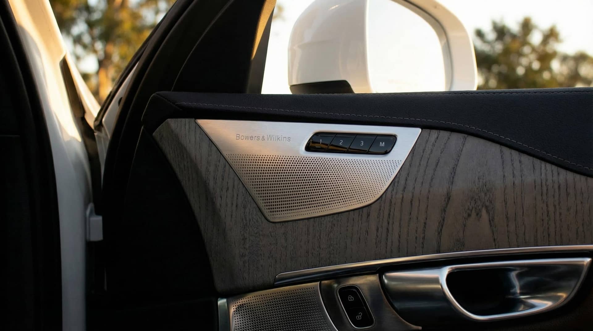 2024 Volvo XC90 rental Portugal - gallery image 5